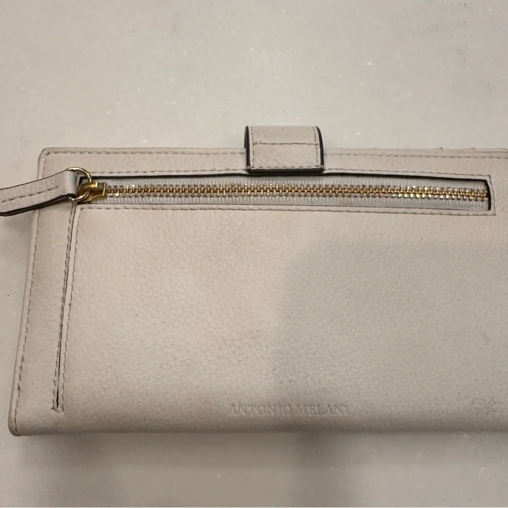 ANTONIO MILANI Women’s White leather long bifold snap close wallet